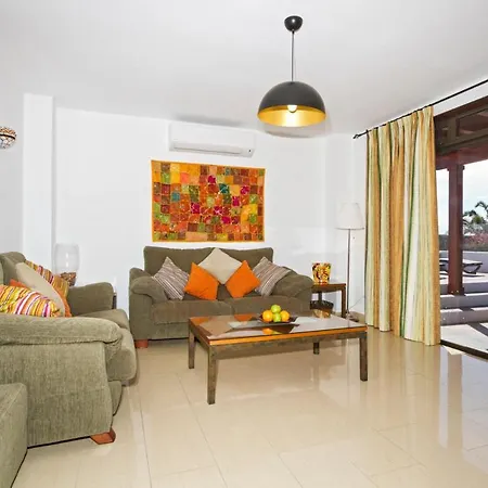 Puerto Del Carmen Sleeps 6 Pool Wifi ヴィラ プエルト・デル・カルメン